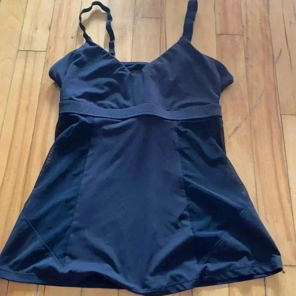 Demi lovato  fabletics tank top - Picture 4 of 9